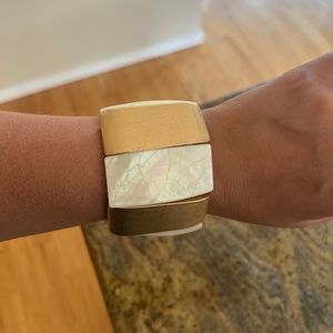 Women's Golden and Pearl colored bracelet (New/Never Worn)